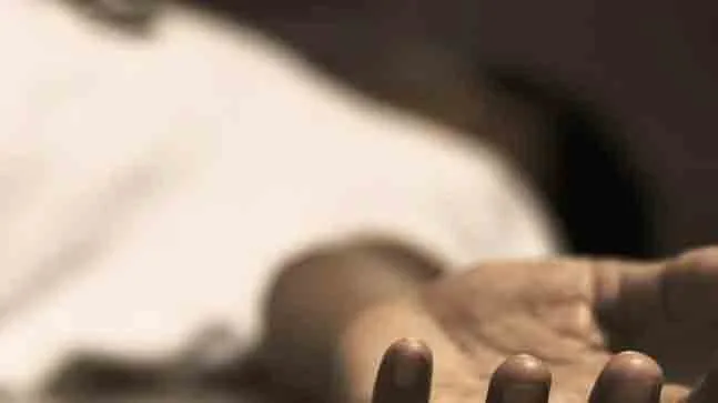 കൊച്ചിയില്‍ നടുറോഡില്‍ യുവാവിനെ മരിച്ചനിലയില്‍ കണ്ടെത്തി; കൊലപാതകമെന്ന് സംശയം