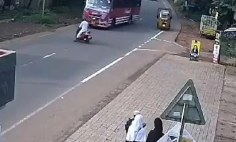 കണ്ണൂർ കൂത്തുപറമ്പിൽ സ്വകാര്യ ബസും സ്കൂട്ടറും കൂട്ടിയിടിച്ചു; സ്കൂട്ടർ യാത്രികന് ദാരുണാന്ത്യം