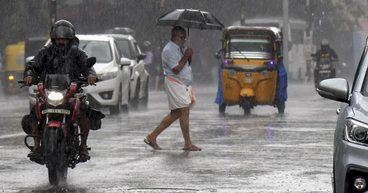 സംസ്ഥാനത്ത് വീണ്ടും മഴ മുന്നറിയിപ്പ്; തിങ്കളാഴ്ച 7 ജില്ലകളിൽ യെലോ അലർട്ട്