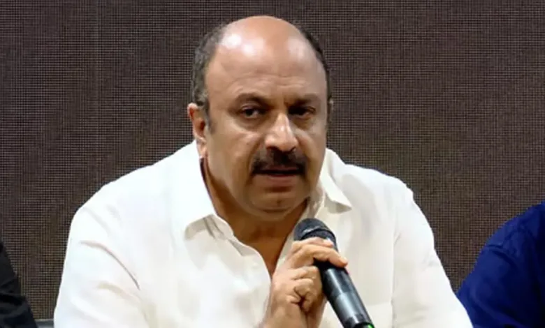 സുപ്രീം കോടതിയെ സമീപിക്കാനൊരുങ്ങി സിദ്ധിഖ്; താരം ഒളിവിലെന്ന് സൂചന