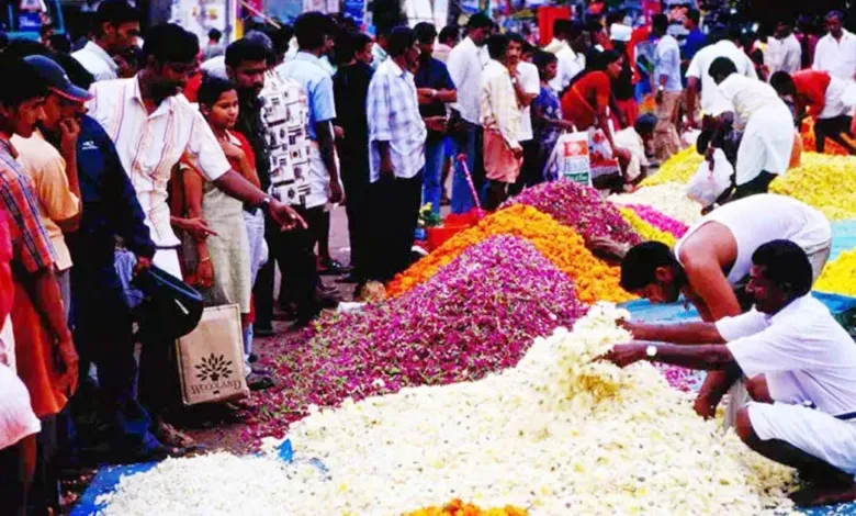 തിരുവോണത്തെ വരവേൽക്കാനൊരുങ്ങി നാട്; ഇന്ന് ഉത്രാട പാച്ചിൽ