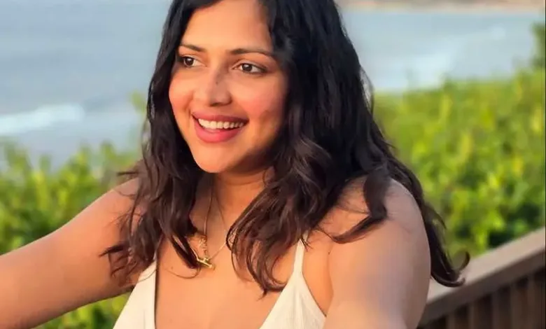 കിടിലന്‍ ലുക്കില്‍ അമലാ പോള്‍; അമ്മയായില്ലേ…ഇനിയെങ്കിലുമൊന്ന് തുണിയിട്ട് ഫോട്ടോ എടുത്തൂടെയെന്ന് കമന്റ്