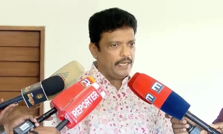 അമ്മയുടെ താത്കാലിക കമ്മിറ്റി വാട്സാപ്പ് ഗ്രൂപ്പിൽ നിന്നും ജഗദീഷ് ലെഫ്റ്റായി