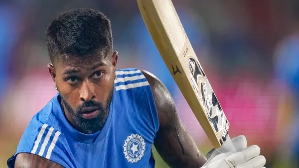 സിക്സോട് സിക്സ്; ക്രീസില് ഹാര്ദിക് പാണ്ഡ്യക്ക് ‘ഭ്രാന്തി’ ളകി