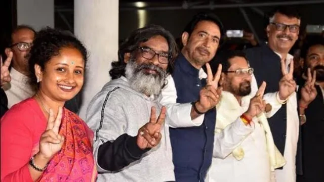 ജാർഖണ്ഡിൽ സര്ക്കാര് രൂപീകരണ ചര്ച്ചകളിലേക്ക് കടന്ന് ഇന്ത്യ മുന്നണി; ഹേമന്ത് സോറന് വീണ്ടും മുഖ്യമന്ത്രിയായേക്കും