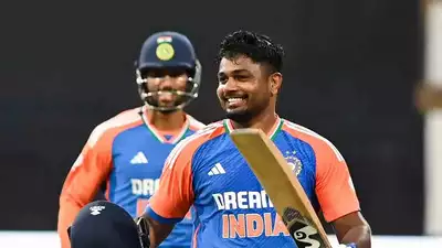 എട മോനെ…ചെക്കന് വീണ്ടും പൊളിച്ചു; സെഞ്ച്വറി അടിച്ച് സഞ്ജു