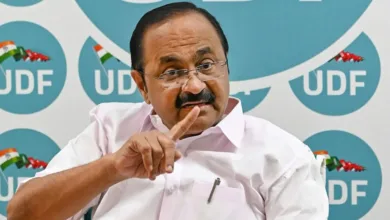 സിപിഎം പോലീസിനെ ദുരുപയോഗിക്കുന്നു; തെരഞ്ഞെടുപ്പ് കമ്മീഷന് പരാതിയുമായി സതീശൻ