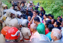 മ​ല​യി​ടം​തു​രു​ത്തി​ലെ കു​ടി​യൊ​ഴി​പ്പി​ക്ക​ല്‍: സ​ര്‍​ക്കാ​രി​ന്‍റെ നേ​തൃ​ത്വ​ത്തി​ല്‍ ഉ​ന്ന​ത​ത​ല യോ​ഗം ആ​രം​ഭി​ച്ചു